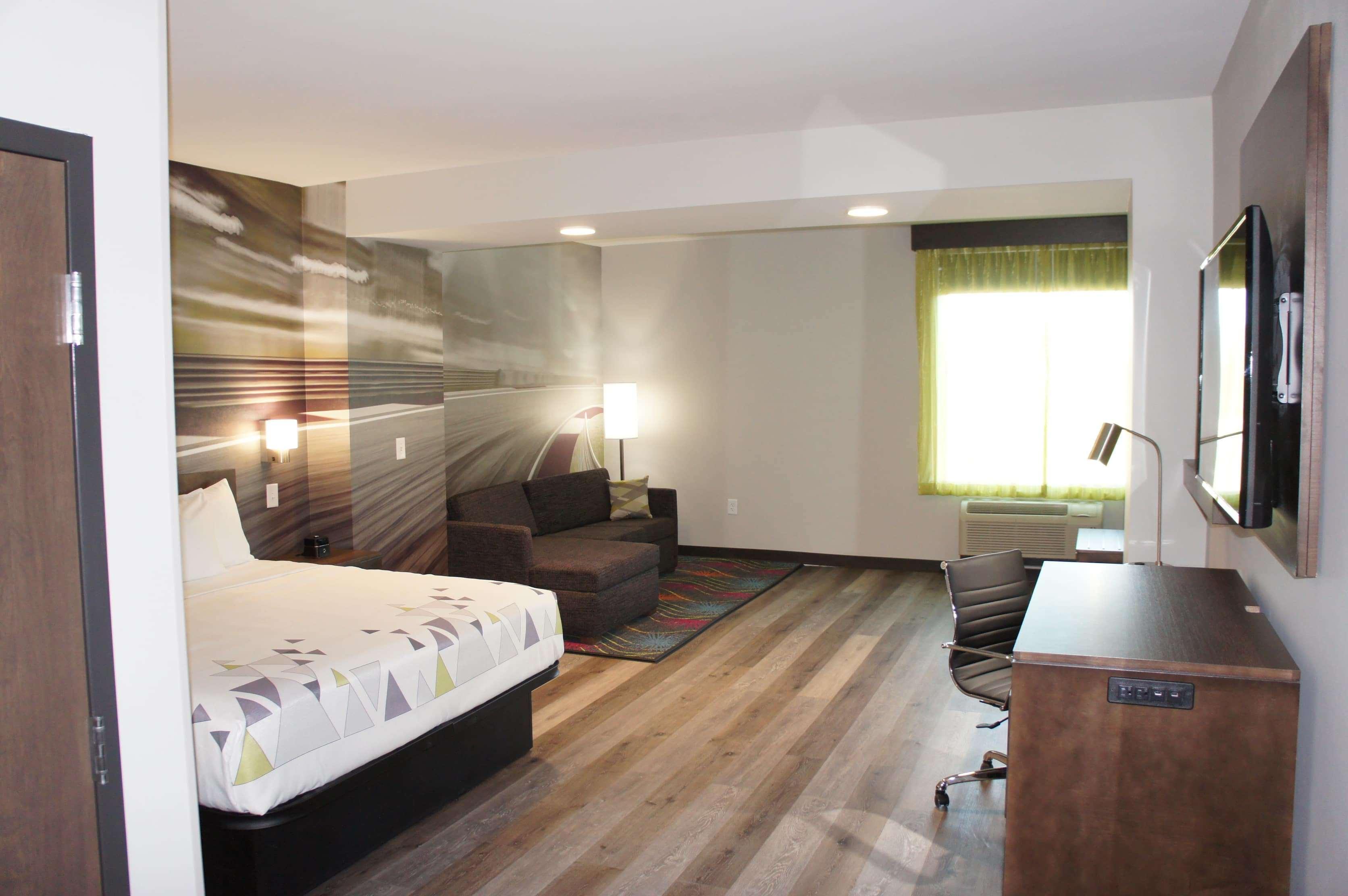 La Quinta & By Wyndham Hotel